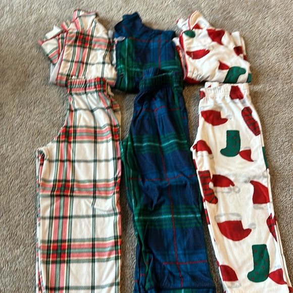 3 sets Xmas pjs 4t - Picture 5 of 6